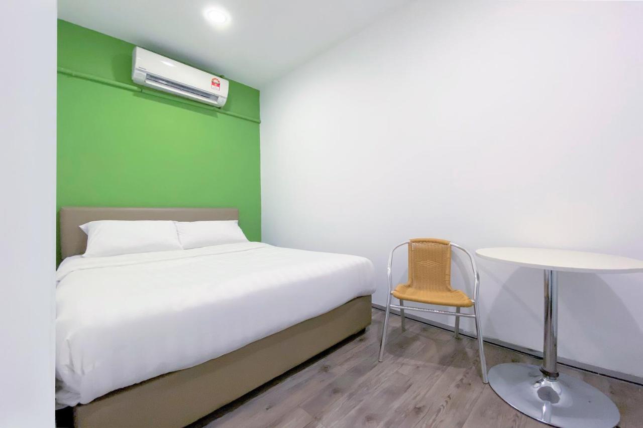 Spot On 90123 Rainbow Guest House George Town Exterior photo
