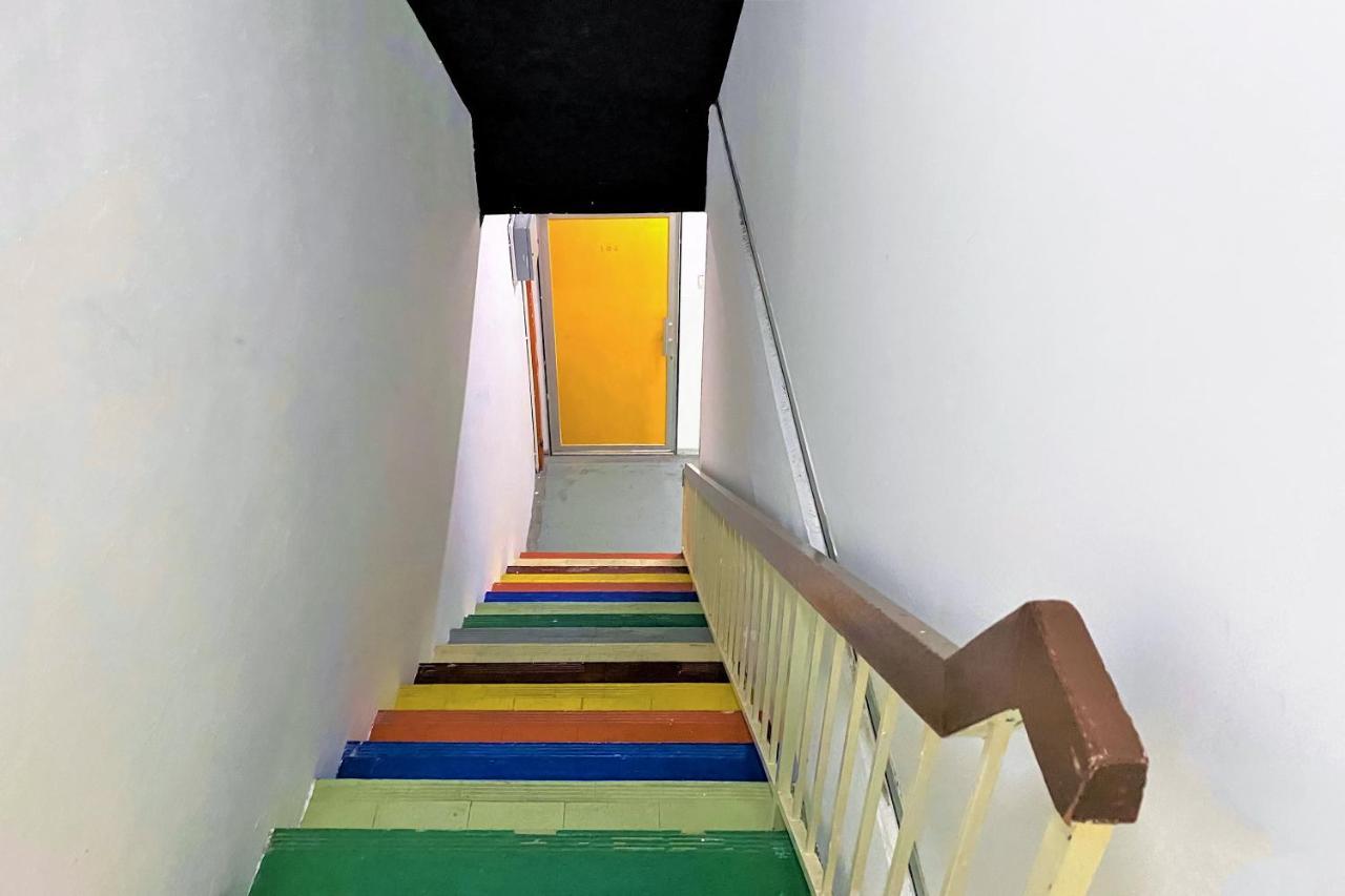 Spot On 90123 Rainbow Guest House George Town Exterior photo